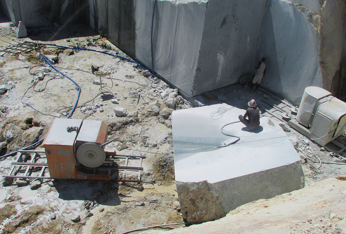 Labradorite Quarry - Blue Granite Quarry Manufacturer